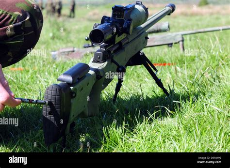 British Sniper with AI L115A3 sniper rifle Stock Photo - Alamy