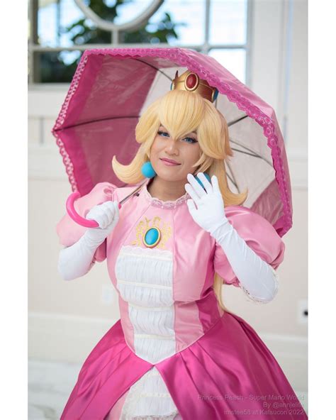 Princess Peach from Super Mario World Portrayed by @annjelife #Katsucon ...