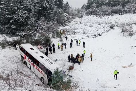 Bursa Yolunda Feci Kaza Yolcu Otob S Arampole Yuvarland Bursa