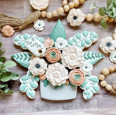 Pin By Linda Paredes On Cookie Art Cute Christmas Cookies Flower