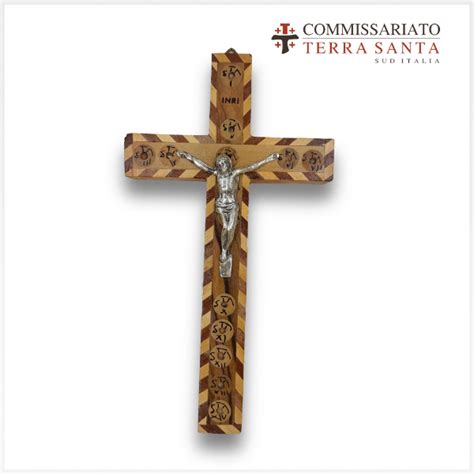 Crocifisso Di Legno Con Stazioni Della Via Crucis Commissariato