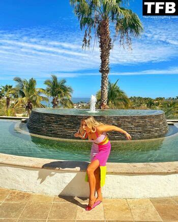 Nikki Glaser Nikkiglaser Nude Leaks Page 2 TheFappening