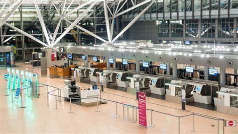 Wegen Verdi Warnstreik mehr als 100 Flüge fallen am Flughafen Hamburg aus