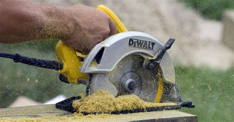 How To Use Circular Saw Guide Make A Perfect Cut