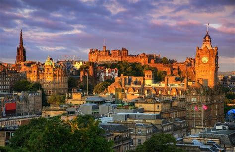 Edinburgh Free Walking Tour - Footprints Tours