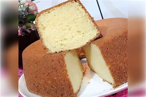 Bolo de creme de leite macio fofinho e delicioso para seu café ou lanche