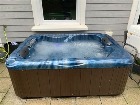 Plug And Play Hot Tub for sale from United Kingdom