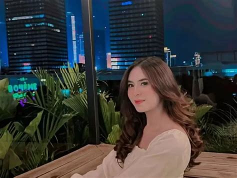 Inilah Potret Cantik Cicilia Pinontoan Yang Kebangetan Perempuan