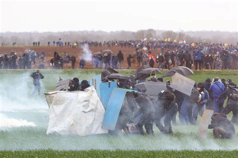 Gestion De Leau Mégabassines On Vous Explique La Guerre De Leau