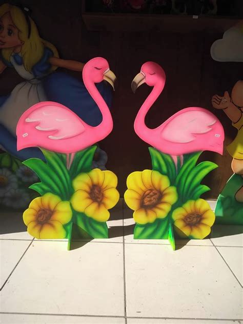 2 Displays de Chão em MDF Flamingo 60cm Elo7 Produtos Especiais