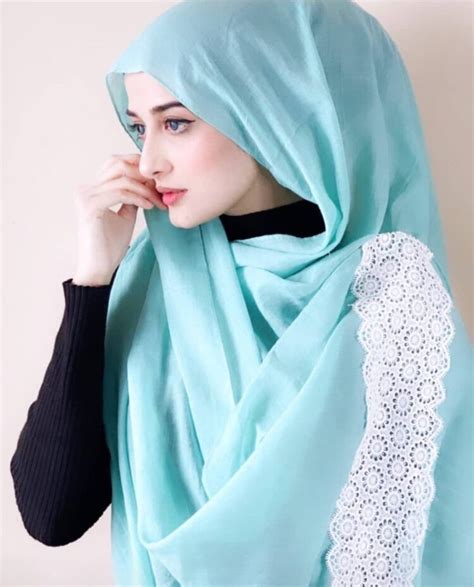 Hot Sexy Queen Daro Bikini Pics