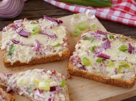 Flammkuchen Toast Mit Speck Und Zwiebeln