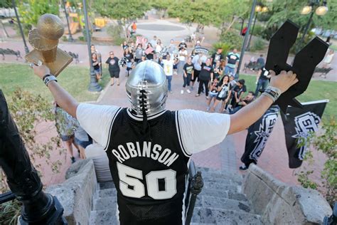 Spurs fans march through downtown