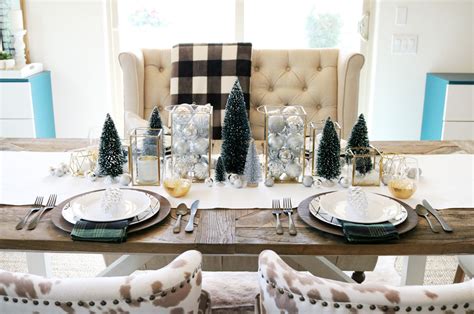 Simple & Modern Christmas Dining Table Ideas