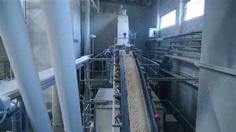 Flexible Screw Conveyors Vs Traditional Conveying Systems