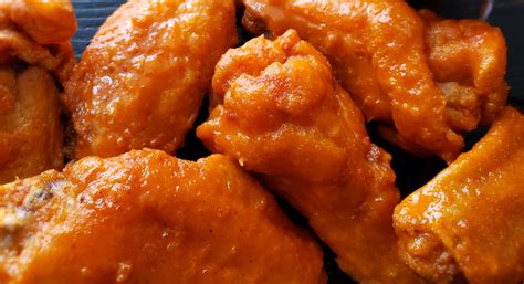 Hooter's Medium Wings - For the Wing