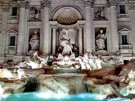 Premium Photo | Trevi fountain in rome at night