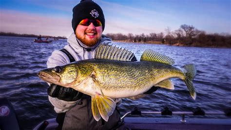 Jigging Blade Baits For Big Spring Walleyes Fox River Youtube