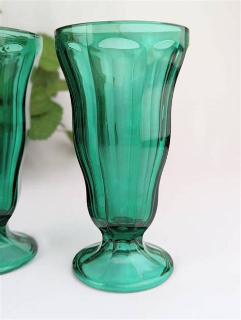 Pair Of Vintage Emerald Green Fountain Soda Glasses Anchor Hocking