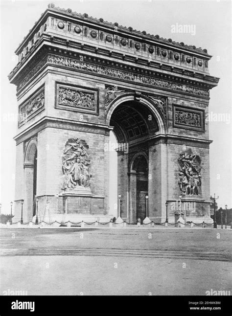 Paris Arch Of Triumph Between 1909 And 1919 Stock Photo Alamy