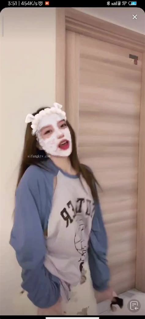 擦边 show tits ThisVid