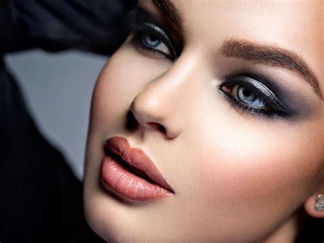 Smokey Eyes Den sexy Look für Augen blitzschnell schminken BUNTE de