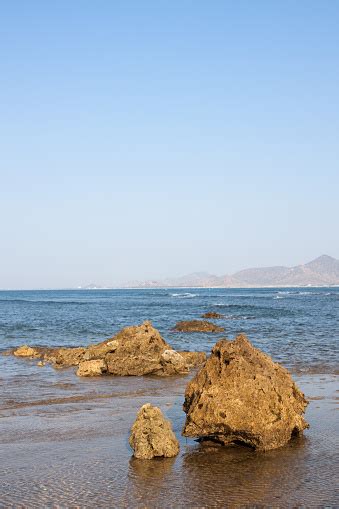 Batu Di Pantai Foto Stok Unduh Gambar Sekarang Alam Asia Asia