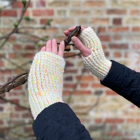 Tweed Wrist Warmers Patterns Hobbii Co Uk