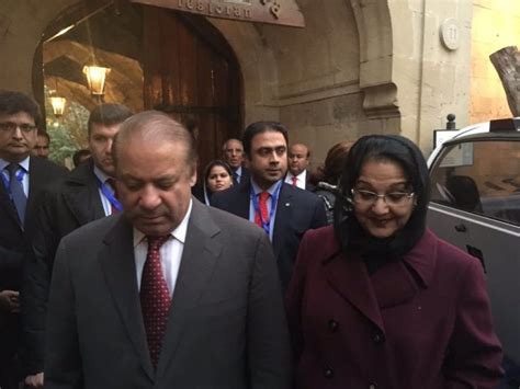 PM Nawaz Sharif & Wife Kulsoom Nawaz 46th Marriage Anniversary Pictures ...