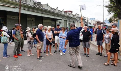 Turistas recorrieron el Centro Histórico de San Salvador En La Mira