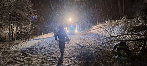 Heftiger Schneefall Sorgt F R Zahlreiche Eins Tze Freiwillige