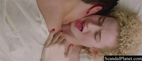 Julia Garner Nude Pics Scenes And Porn 2024 Scandal Planet