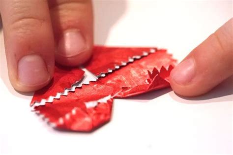 How To Do A Heart With A Gum Wrapper Howdozh