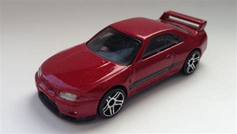Машинка Базова Hot Wheels Skyline GT R BCNR33 Nissan 1 64 FYD17 Red купити в інтернет
