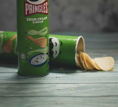 Can Dogs Eat Pringles? Vet-Approved Health Facts & FAQ – Dogster