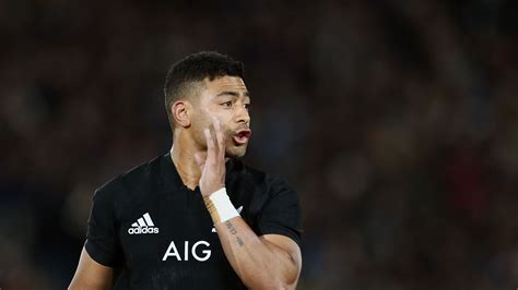 All Blacks Fly Half Richie Mounga Signs New Contract Until 2022