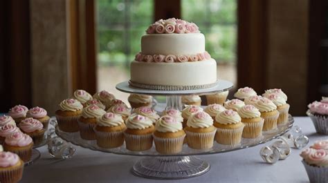 Naked Cake Ideas Stunning Minimalist Wedding Party Cakes