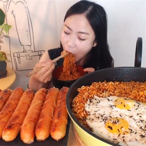 Daily Videos Compilations On Instagram Shes Eating Spicy Noodles