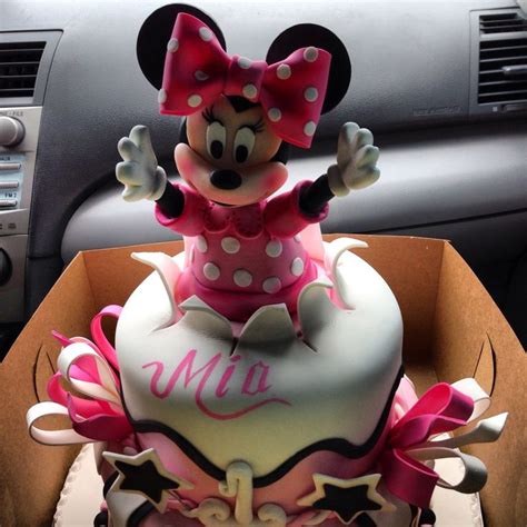 Minnie Mouse Fondant Cake