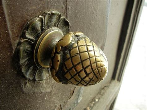 Уникальные и интересные дверные ручки, которые украсят любую дверь в доме