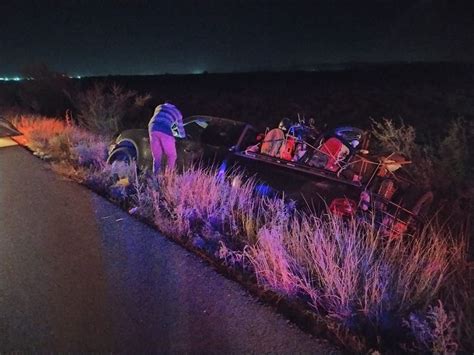 Mujer sale ilesa de volcadura en la carretera San Pedro Cuatro Ciénegas