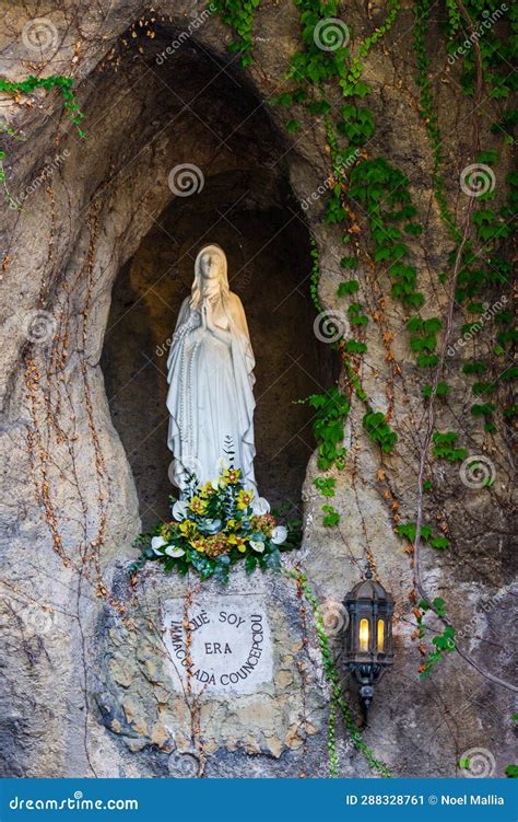 Statue of the Virgin Mary stock image. Image of spirituality - 288328761