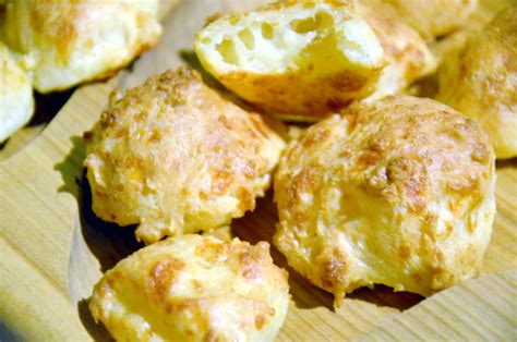 Bezglutenowe brazylijskie kuleczki serowe kulki chlebowe Pão de