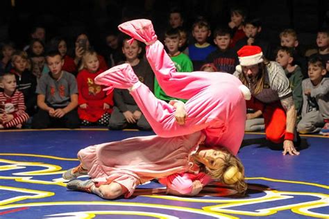 Concord Monitor Photos Santa Puts The Hurt On The Grinch At Jingle Brawl