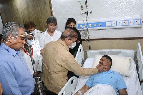 Prime Minister Muhammad Shehbaz Sharif visits Services Hospital to ...