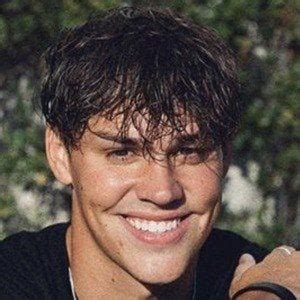 Noah Beck Idade Vida Pessoal Biografia Famous Birthdays