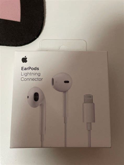 authentic wired apple headphones, Audio, Headphones & Headsets on Carousell