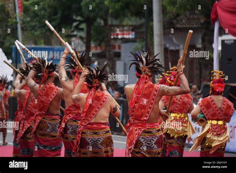 Tari Likurai Fotografías E Imágenes De Alta Resolución Alamy