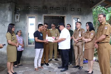 Pemkab Minahasa Serahkan Bantuan Bagi Korban Bencana Alam Dan Kebakaran