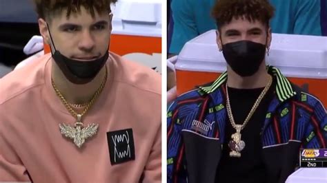 Lamelo Ball Wearing His Expensive Necklace Jewelry While At The Bench